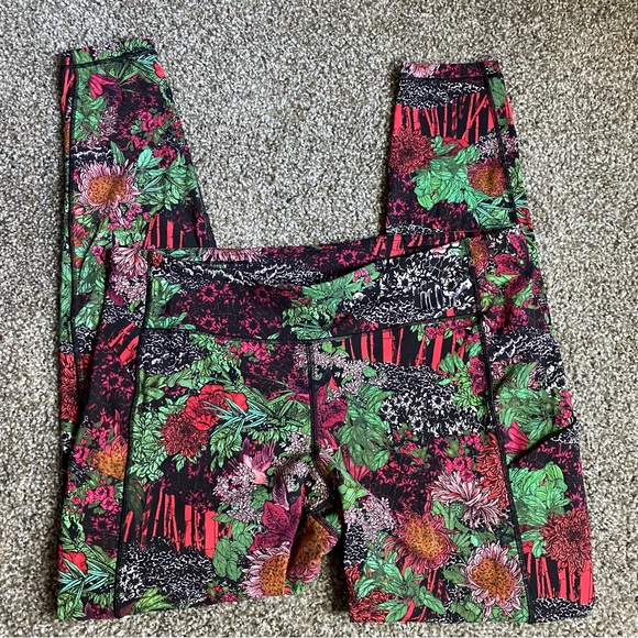 Lululemon Speed Up Tight Full-On Luxtreme 28" - Picture 6 of 14